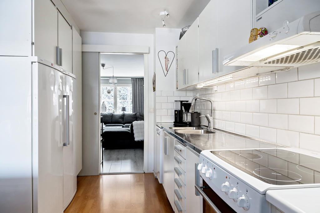 Genomgång till vardagsrum från kök