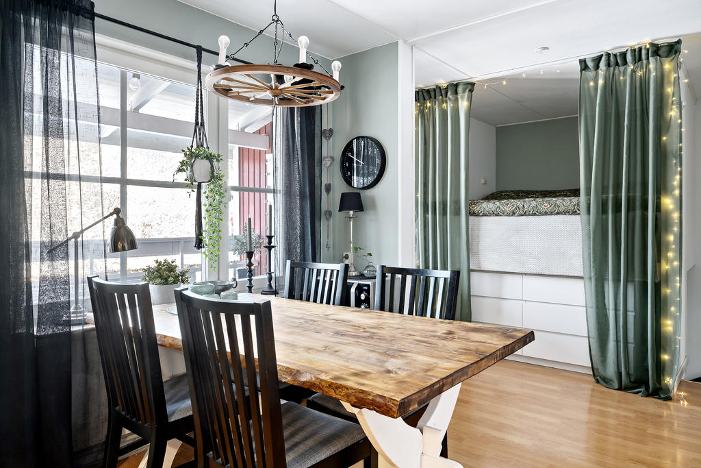 Utgång till balkong från kök