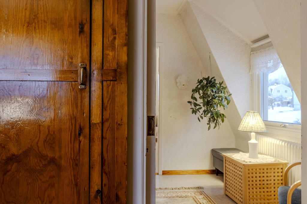 In mot kontor/sovrum