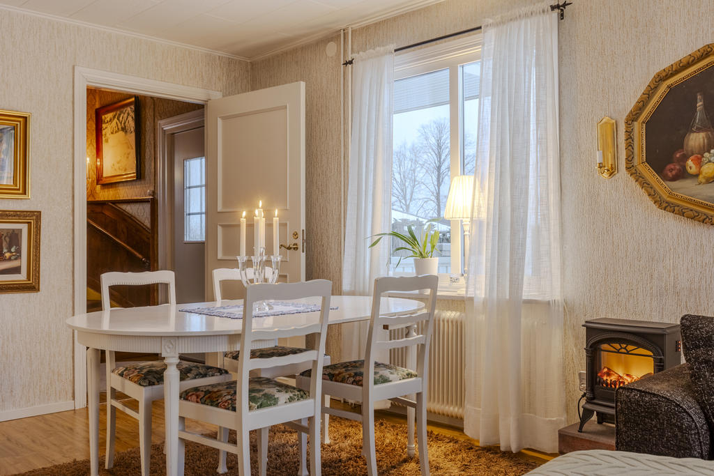 Matplats i vardagsrum