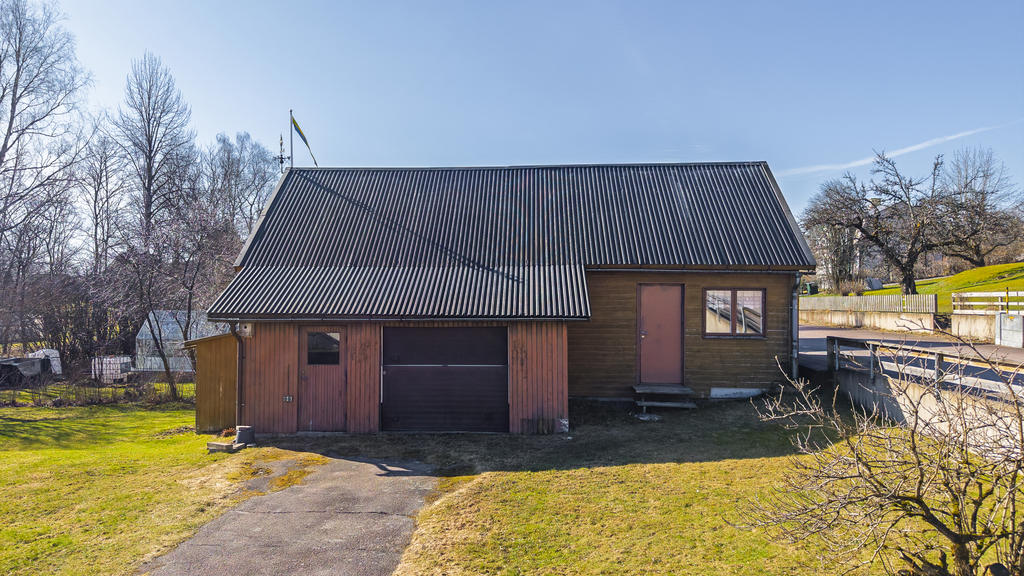 Uthus med garage