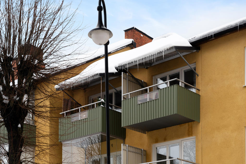 Mysig balkong med tak