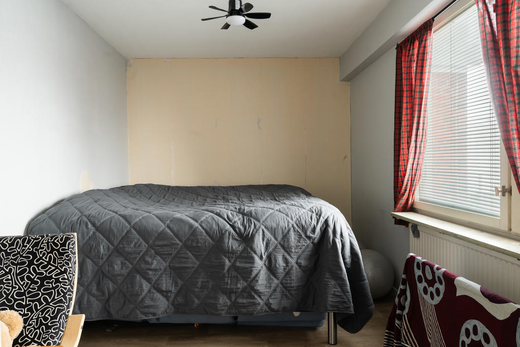 Sovrum vid vardagsrum