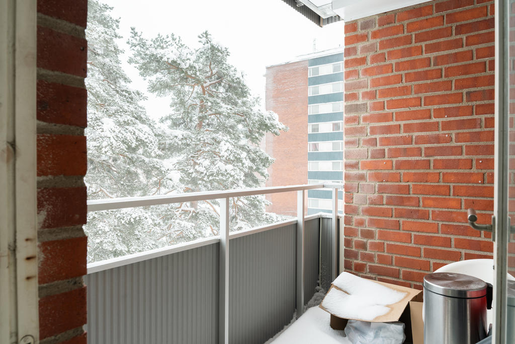 Balkong med utgång från sovrummet vid entrén