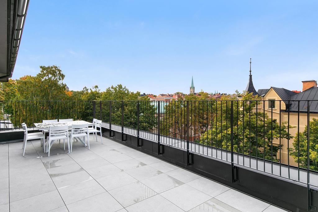 Takterrass på övre plan