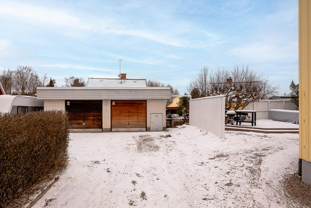 Delad garagebyggnad med grannar