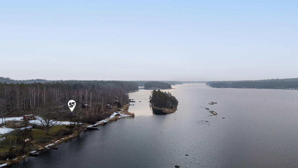Härifrån tar du dig snabbt ut i vår vackra skärgård för att utforska kobbar och skär