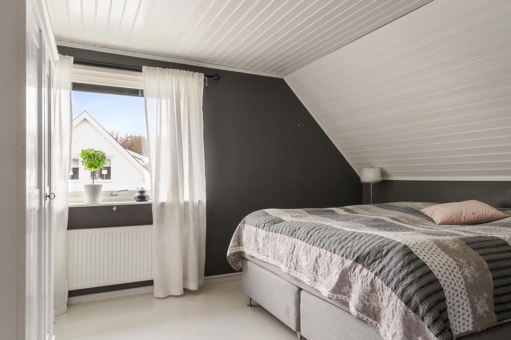 Sovrum på övre plan.