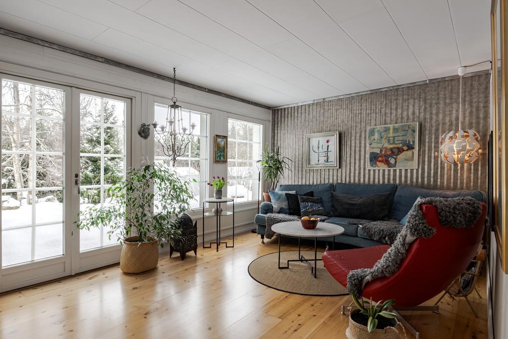 Här är alla fönster och altandörrar bytta. 