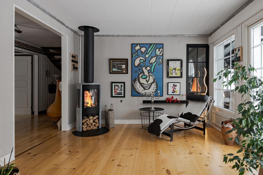 Kaminen sattes in 2024 och är en otrolig stämninghöjare. 