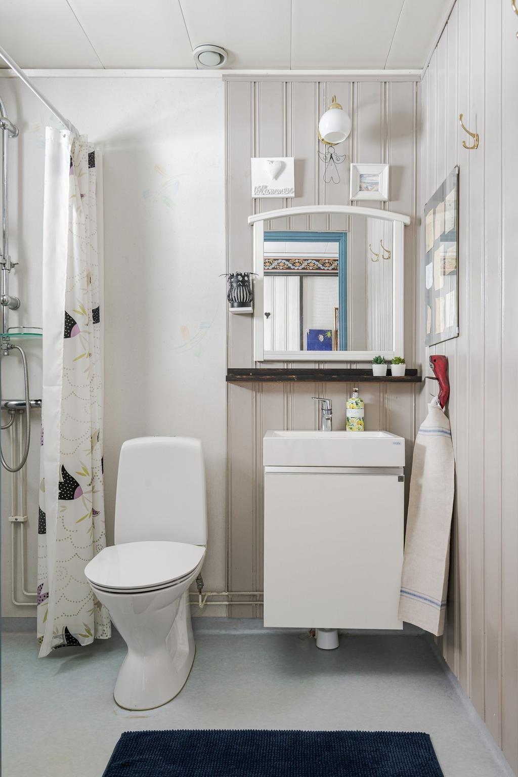 WC med dusch entréplan. 