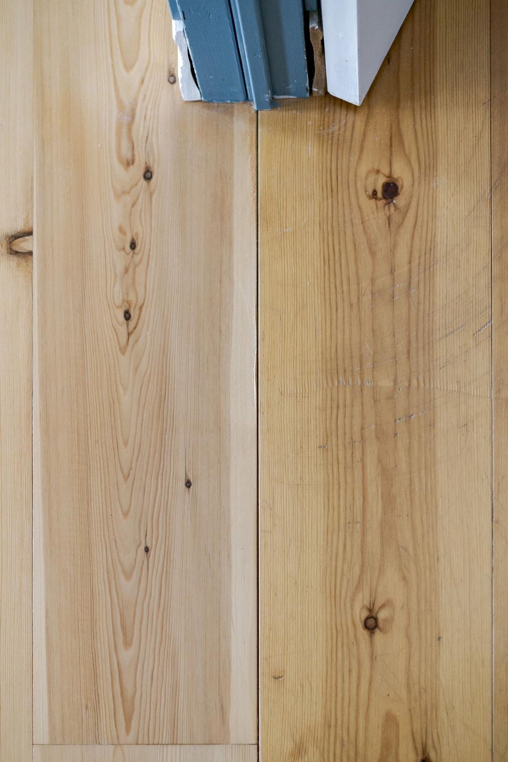 Detaljbild på det otroligt vackra trägolvet som finns i alla rum förutom badrum på ovanvåning. 