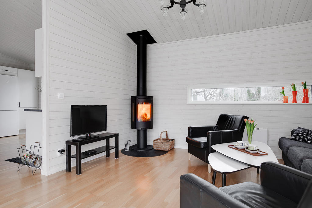 Vacker ljus träpanel och en Conturakamin!