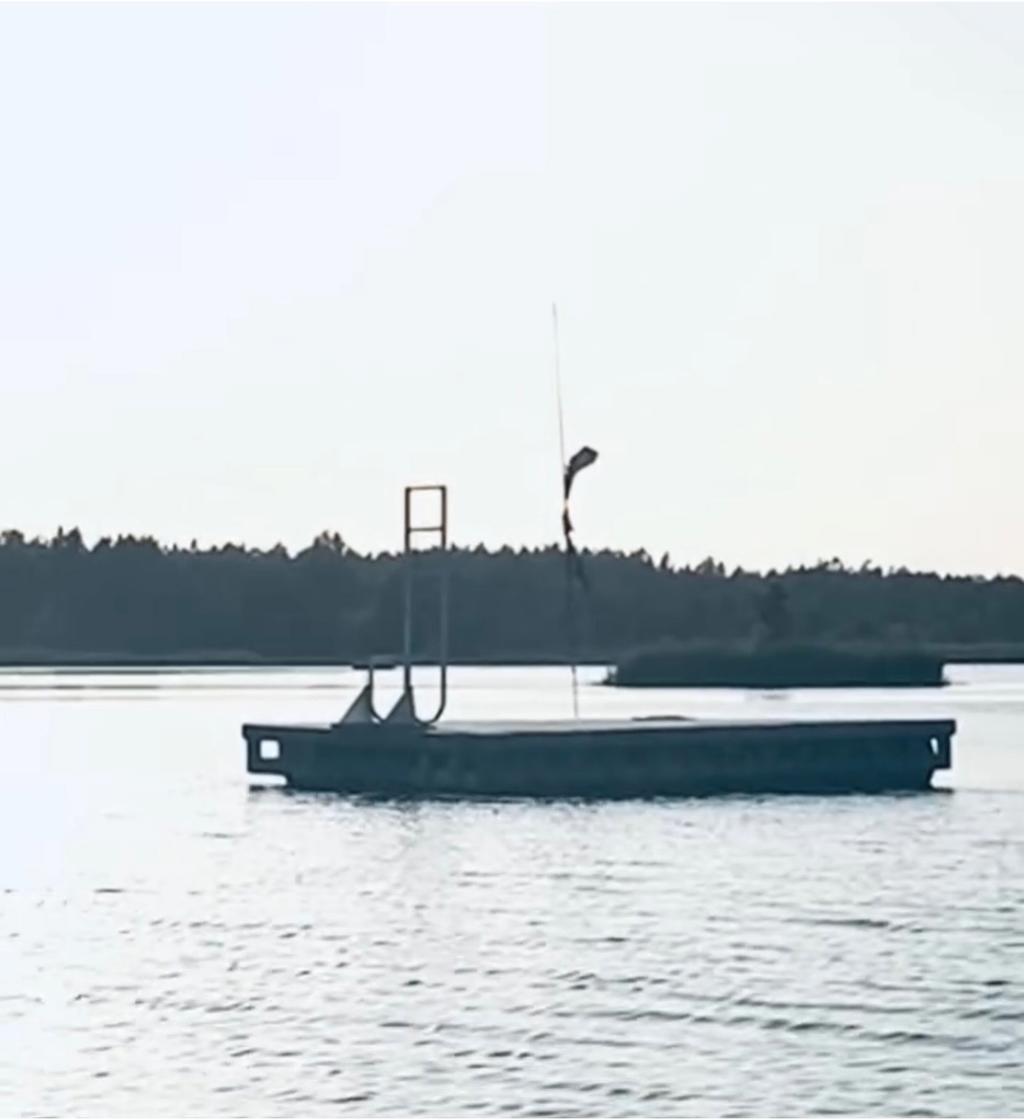 Säljarens egna bild. 
Bild på badbrygga från grannområdet Snöskär