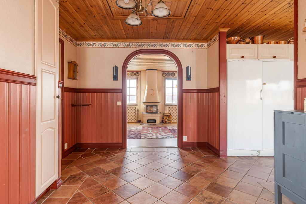 Hall mot vardagsrum.