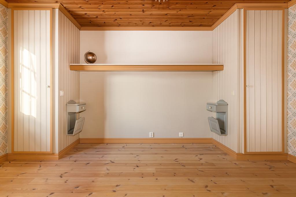 Sovrum 3 med 2 st garderober.