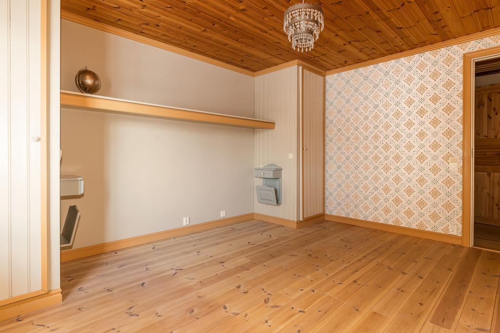 Sovrum 3 med 2 st garderober.