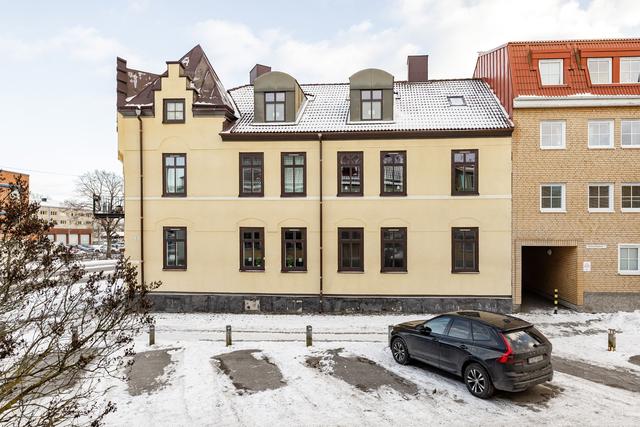 Charmig 20-talsfastighet i centralt läge!