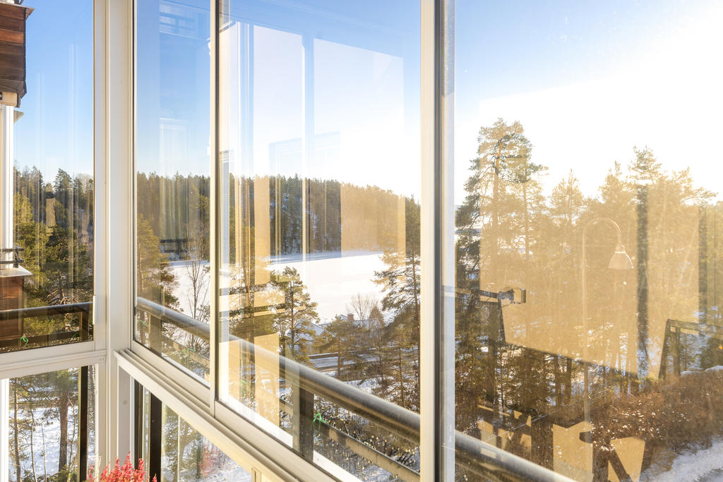 Utsikt från inglasad balkong