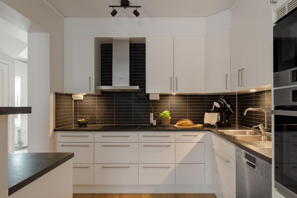 Kök med goda arbetsytor.