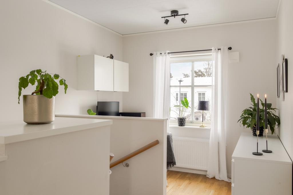 Mindre arbetsrum/läshörna med flexibel användning.