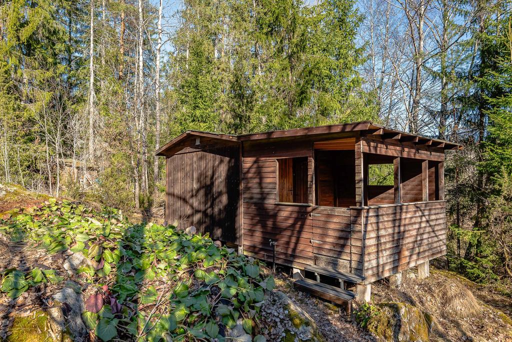 Gäststuga med egen altan