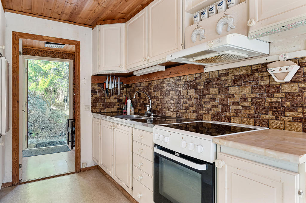 Gott om förvaring och bänkytor