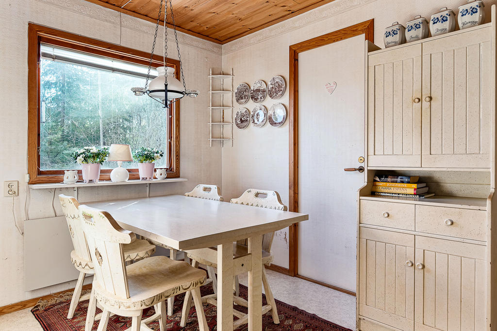 Matplats och ingång till Sovrum 2