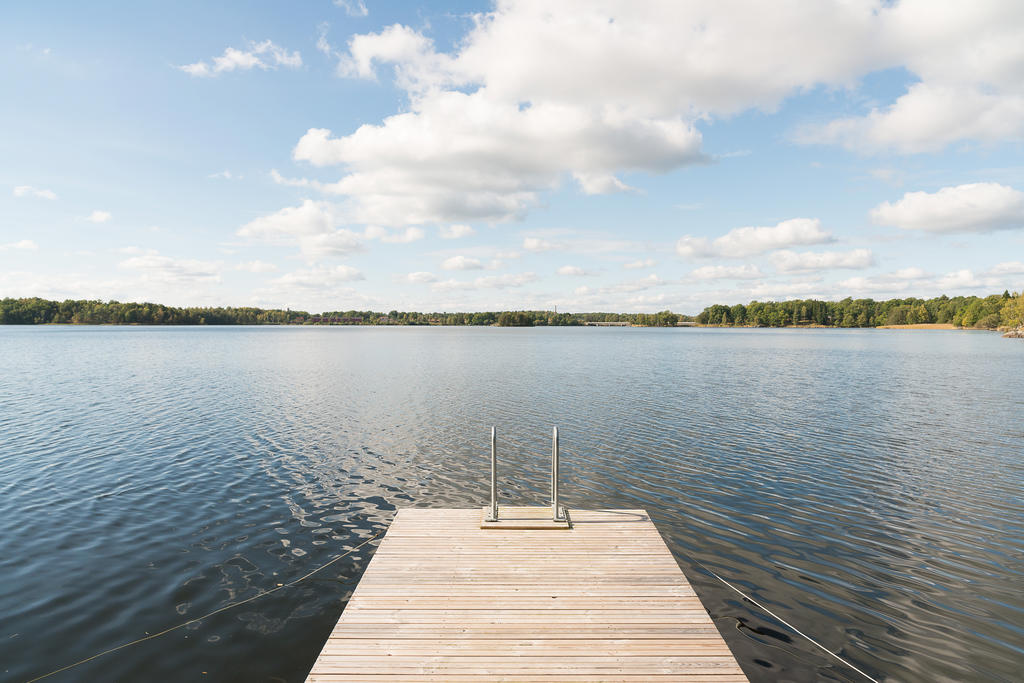 Badbrygga vid bastun - vackra Båven!