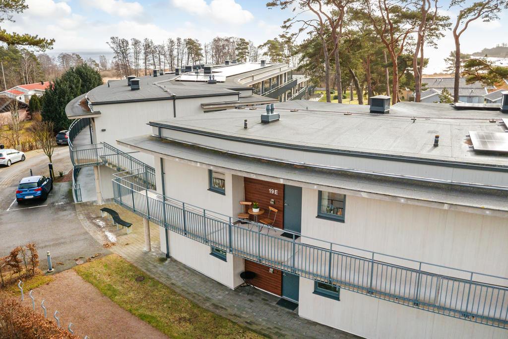 Egen entré. Hiss finns