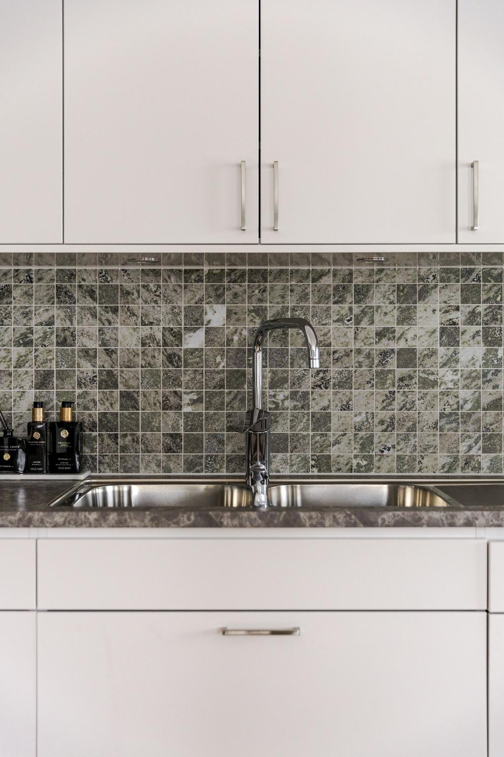 Läcker mosaik från Kolmården är en extra detalj i köket