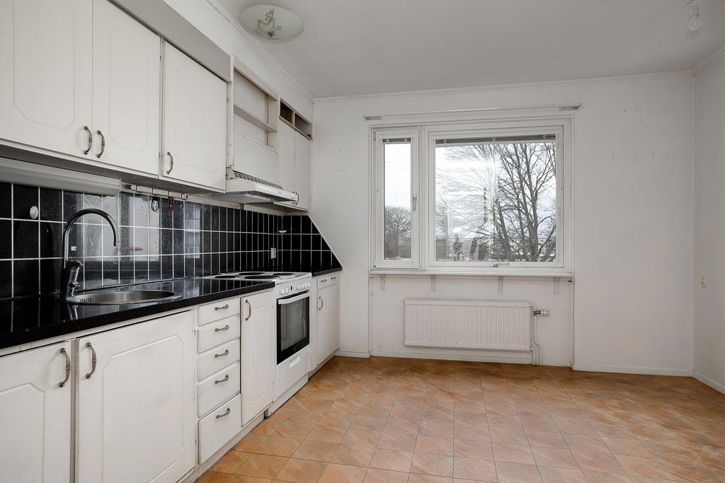 Kök med plats för matsalsmöbel