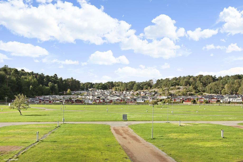 Sommarvy över stugorna