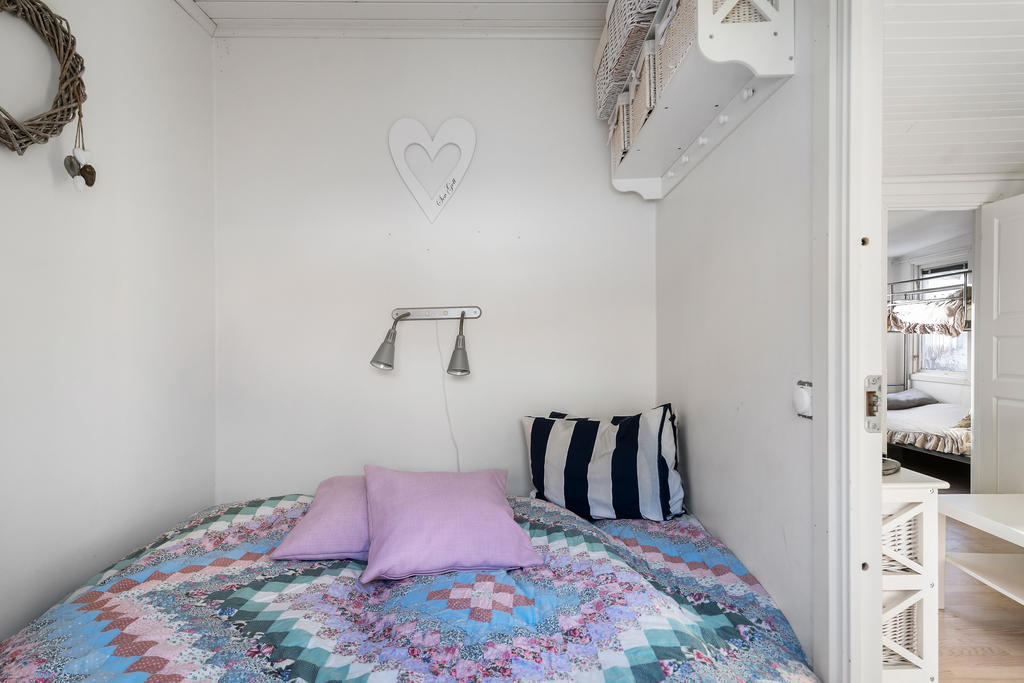 Sovrum 1 till vänster om entrén