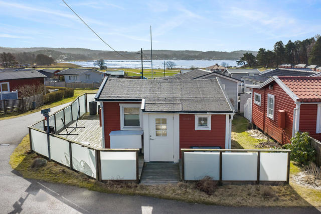 Fritt läge med hörntomt. Bra inramning och insynsskydd