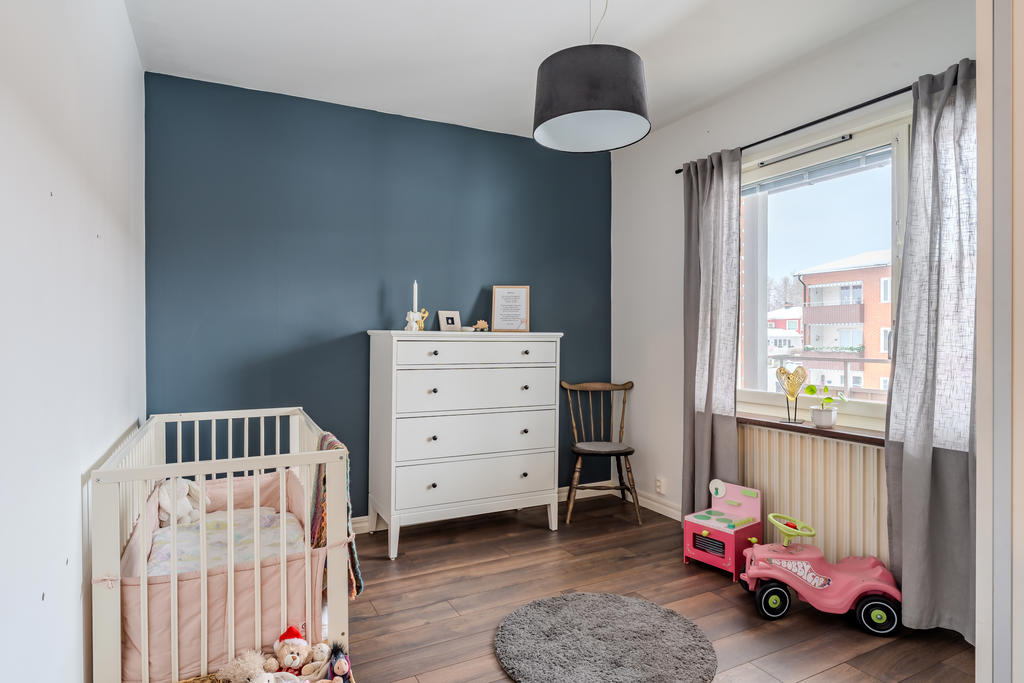 Här finns plats för säng och skrivbord. 