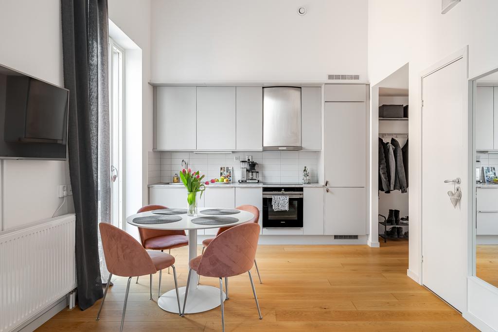 Stilrent kök i ljusgrått från Ballingslöv