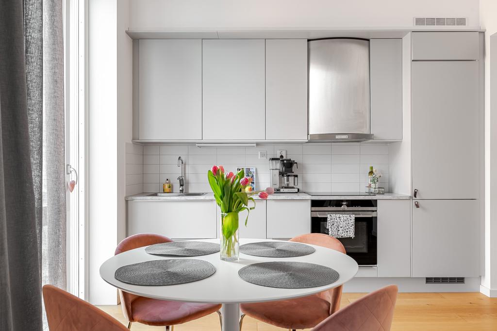 Integrerade vitvaror ger ett lugnt intryck