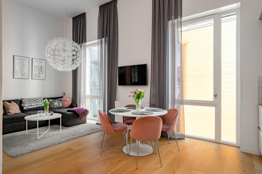 Stora fönster och härlig takhöjd