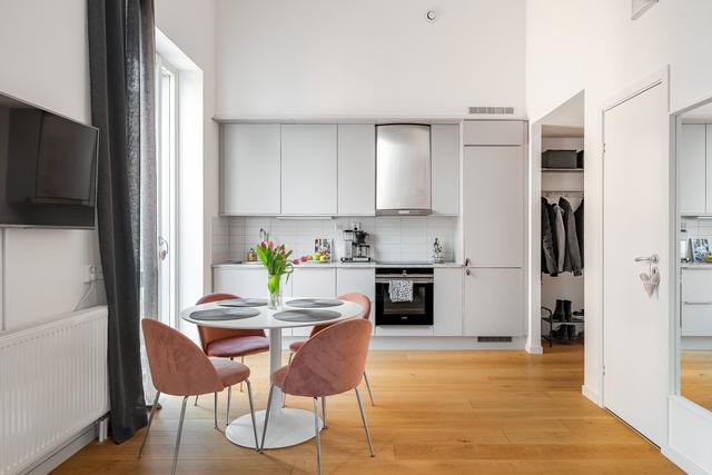 Stilrent kök i ljusgrått från Ballingslöv