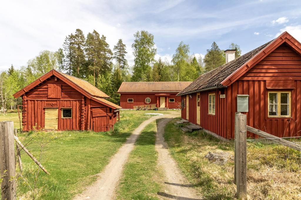 Ateljégården - Fähus, ateljé och vävstuga