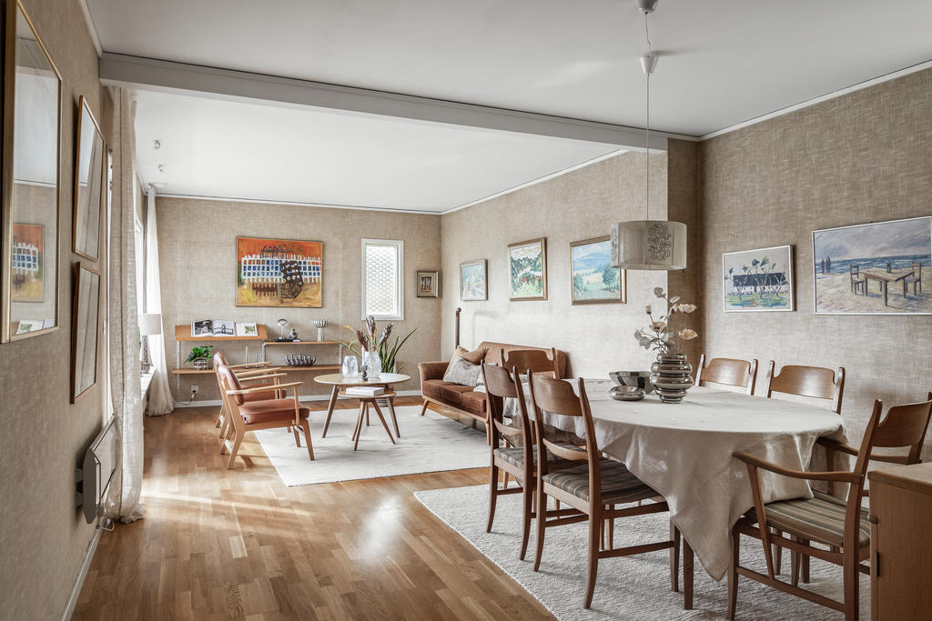 Här finns plats för både matplats och soffgrupp