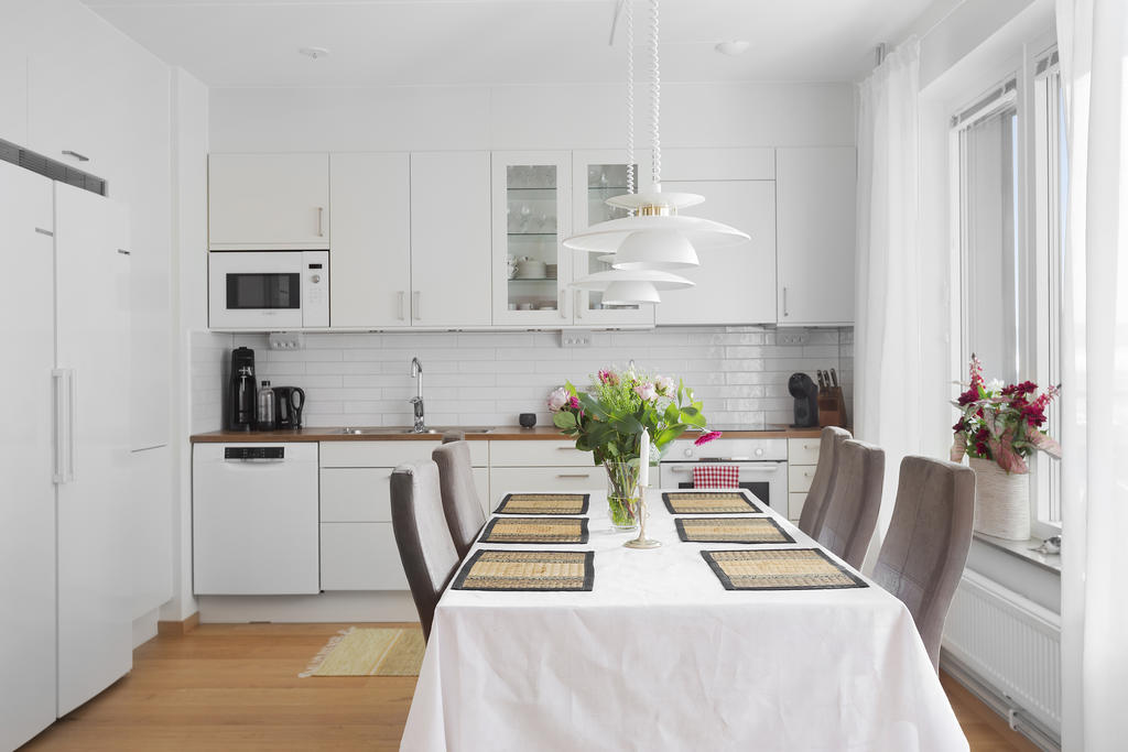 Stor plats att duka upp för både små och stora sällskap!