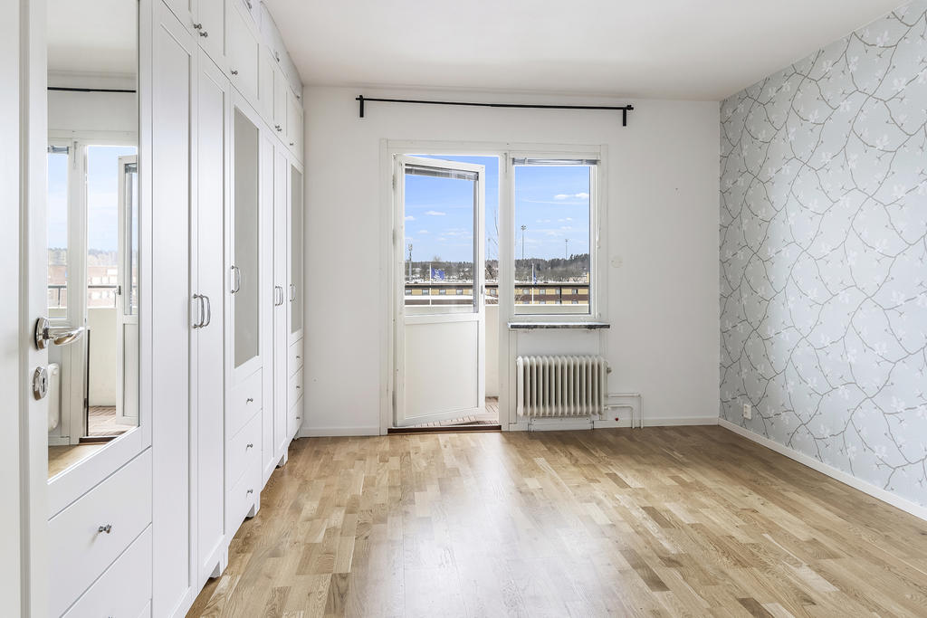 Utgång till balkong från sovrum