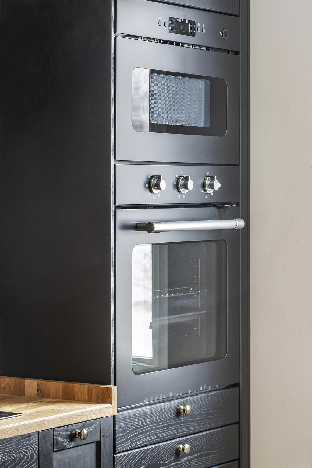 Inbyggd ugn och micro i stapel