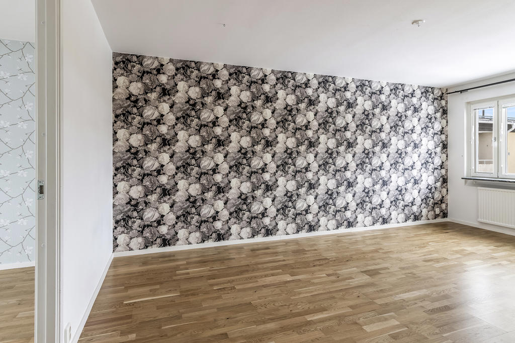 Rymligt vardagsrum med härligt ljusinsläpp