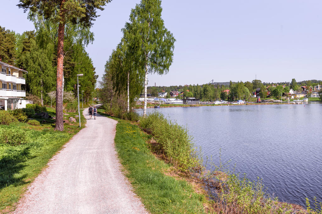 Fin strandpromenad in till centrum