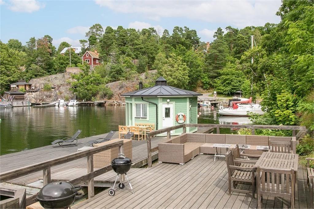 Privat bild lusthus och brygga