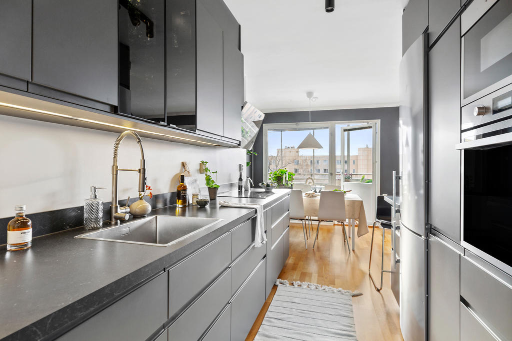 Snyggt och fullt maskinellt utrustat kök