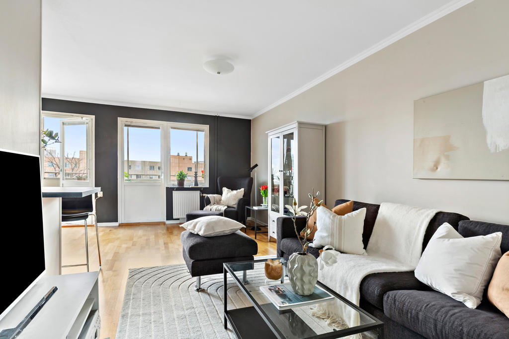 Vardagsrum med utgång till den underbara balkongen